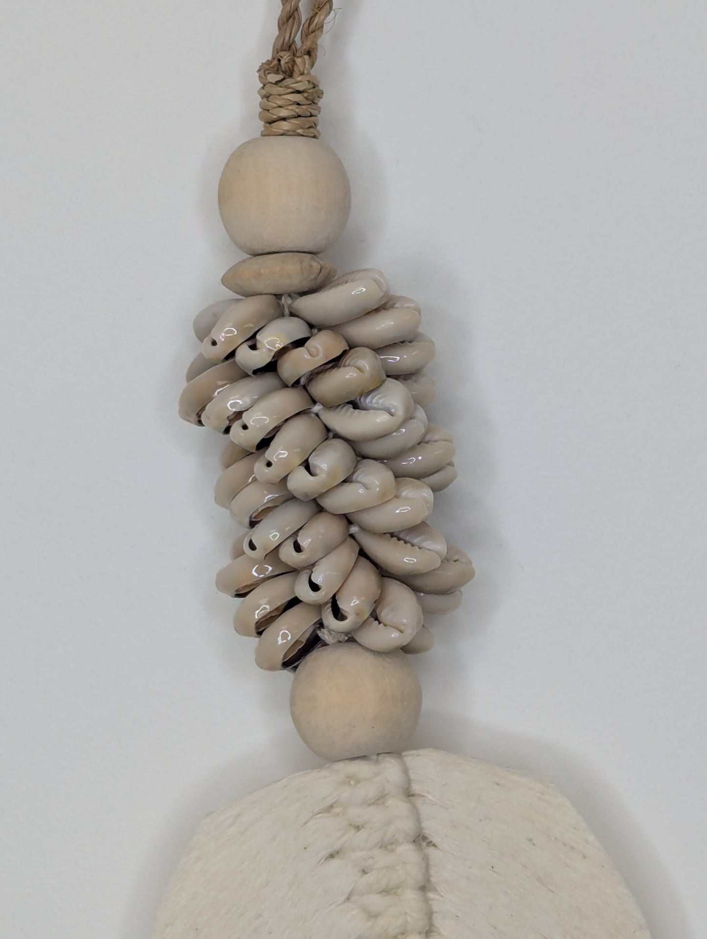 Suspension bois & coquillage plume  Blanc 50 cm